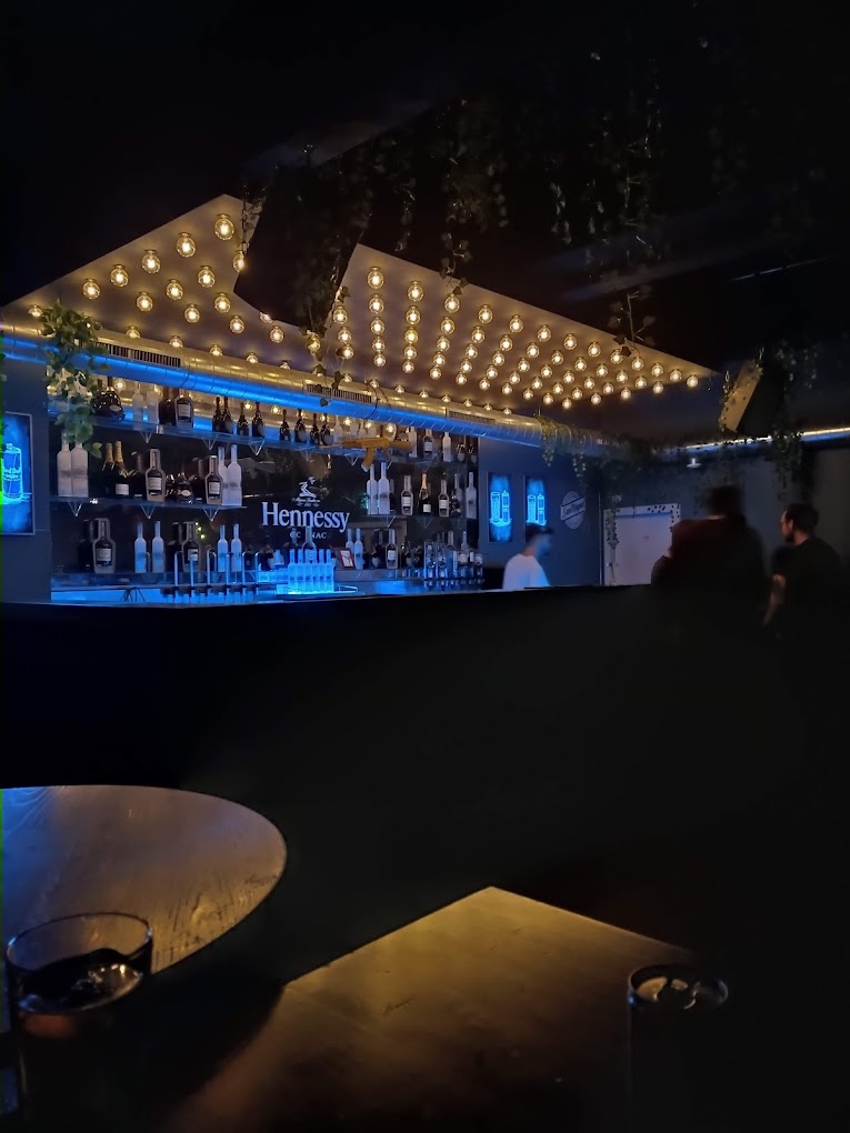 Prygoshin Bar — backroom à noite